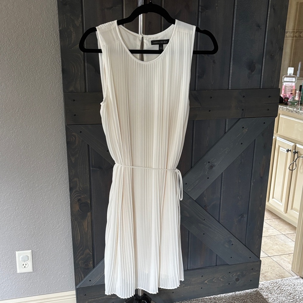 Banana Republic Ivory Pleated Midi Dress